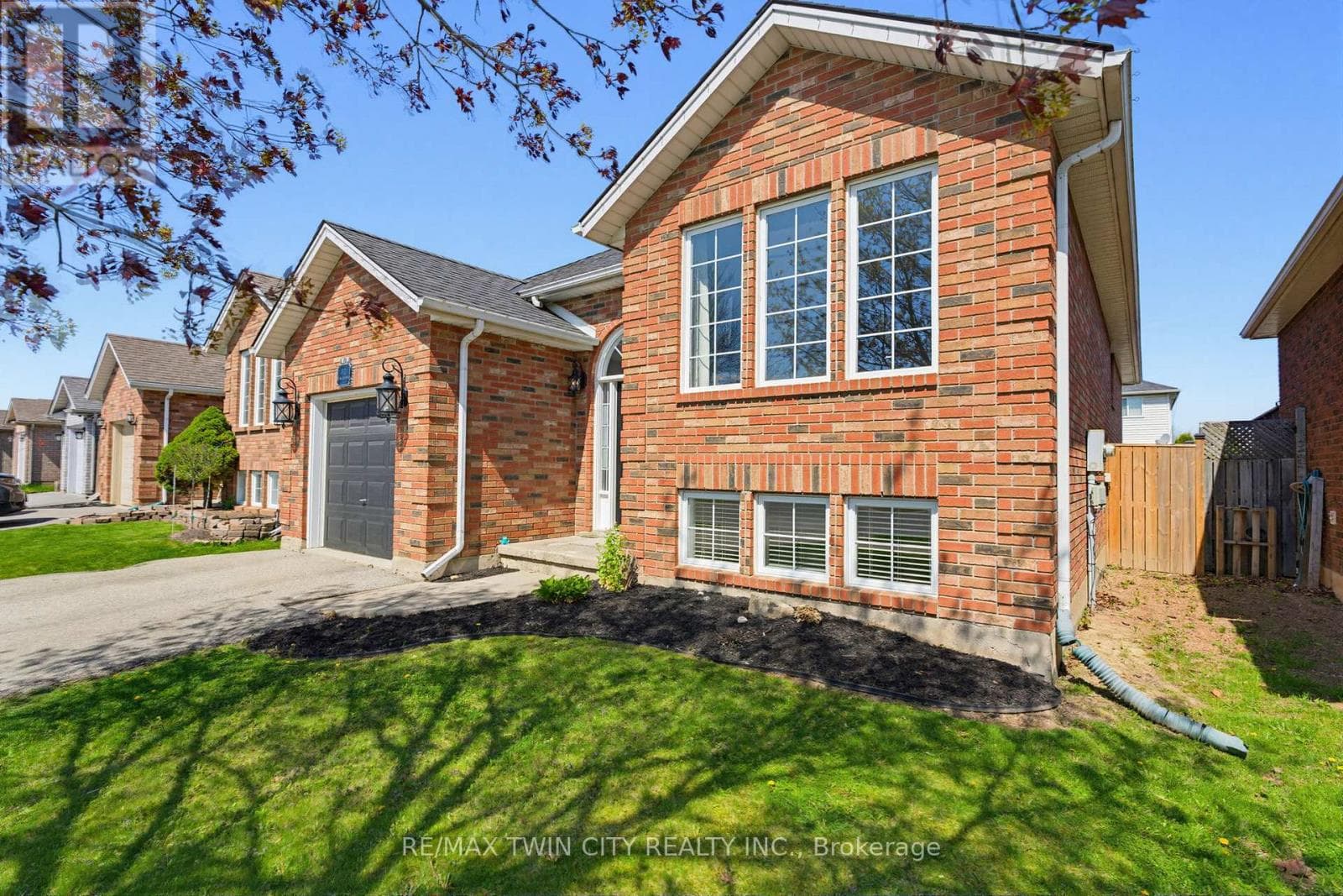 60 ST. PATRICK'S Drive, Toronto — photo 2