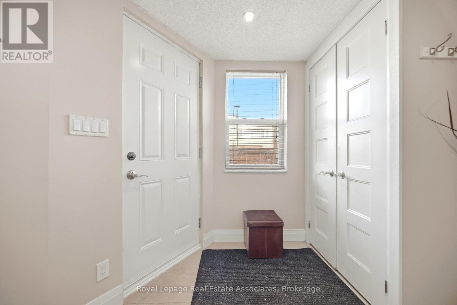 222 - 1055 DUNDAS STREET E, Toronto — photo 2