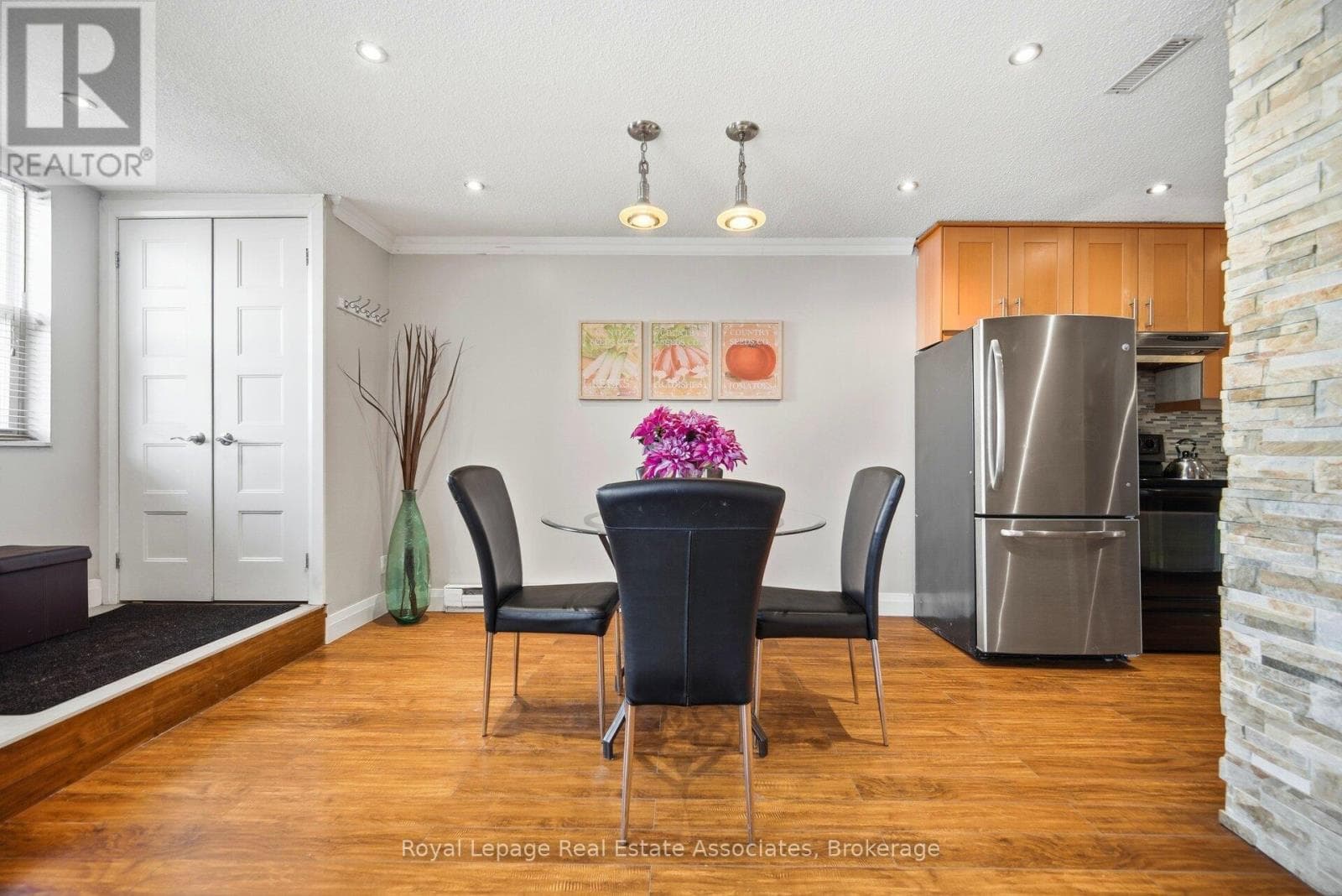 222 - 1055 DUNDAS STREET E, Toronto — photo 3