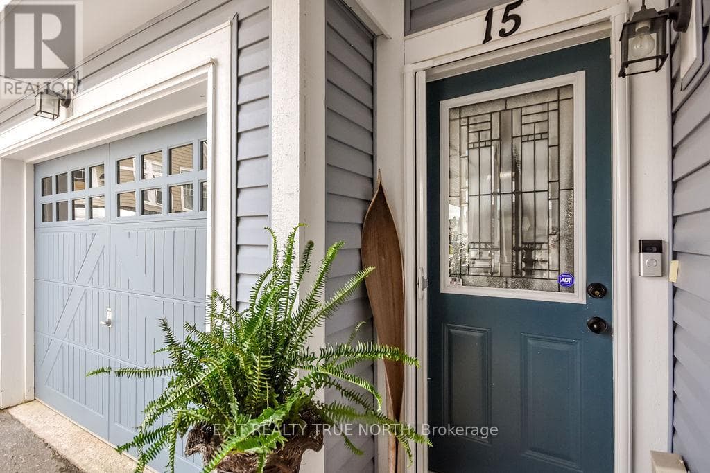 15 CARNOUSTIE LANE, Toronto — photo 2