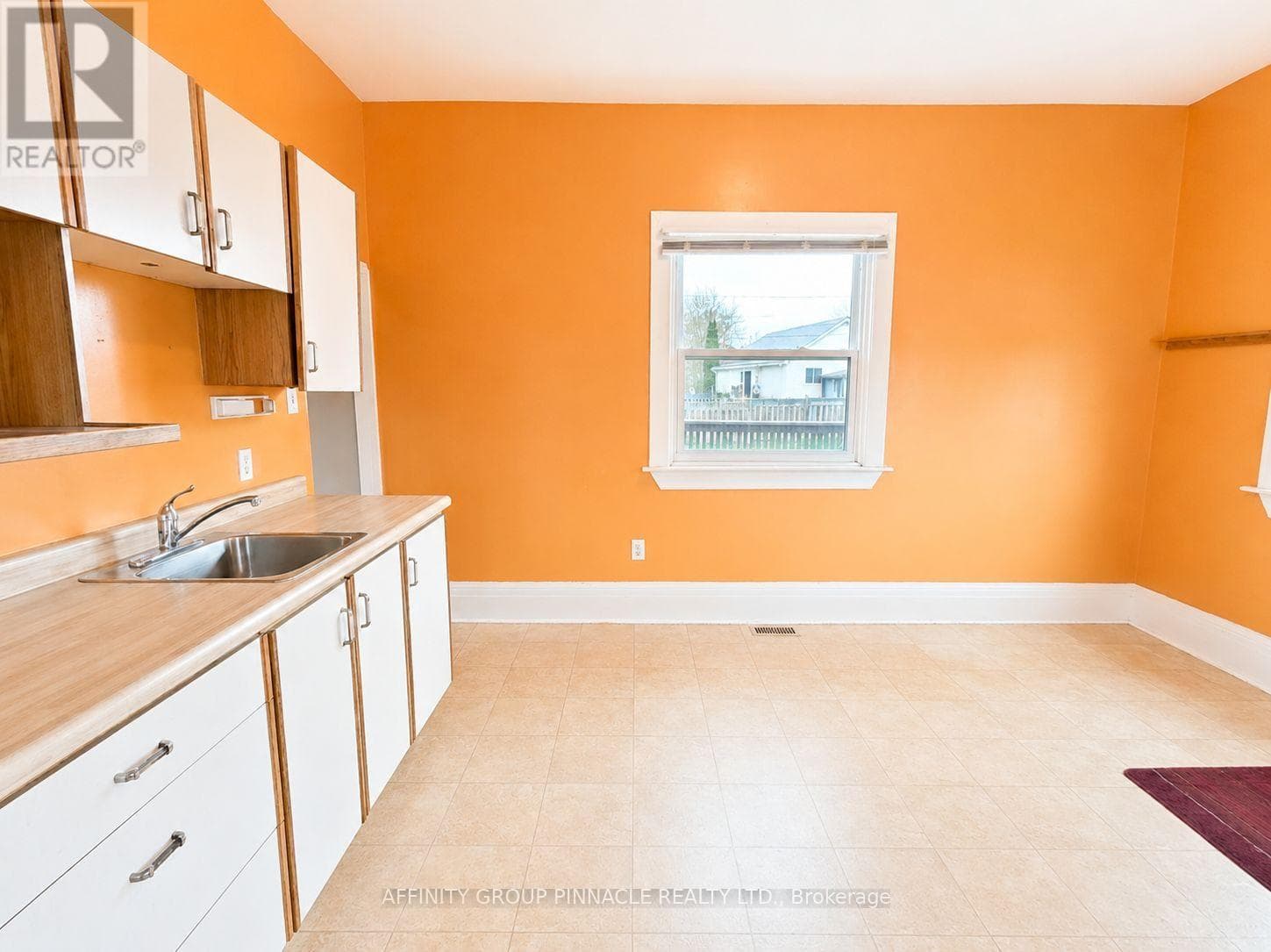 170 QUEEN STREET, Central Lakes — photo 5