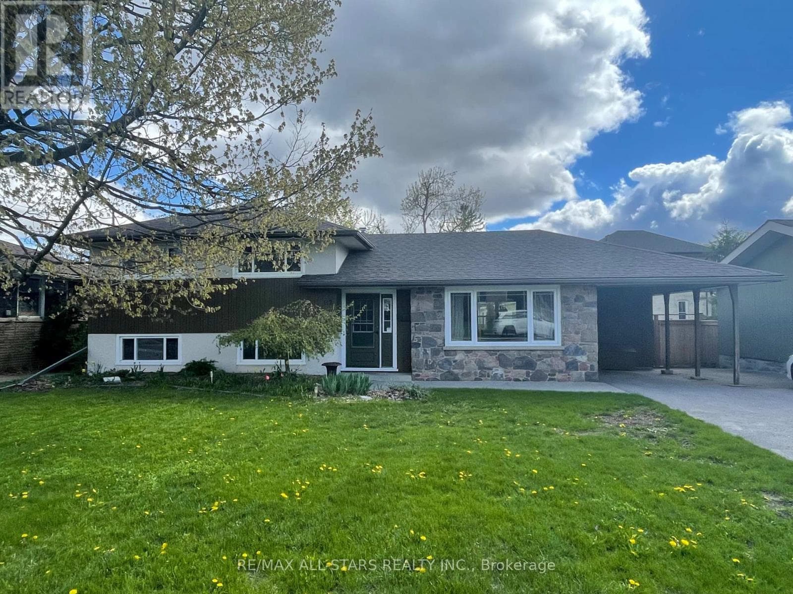 112 ADELAIDE STREET N in Lindsay