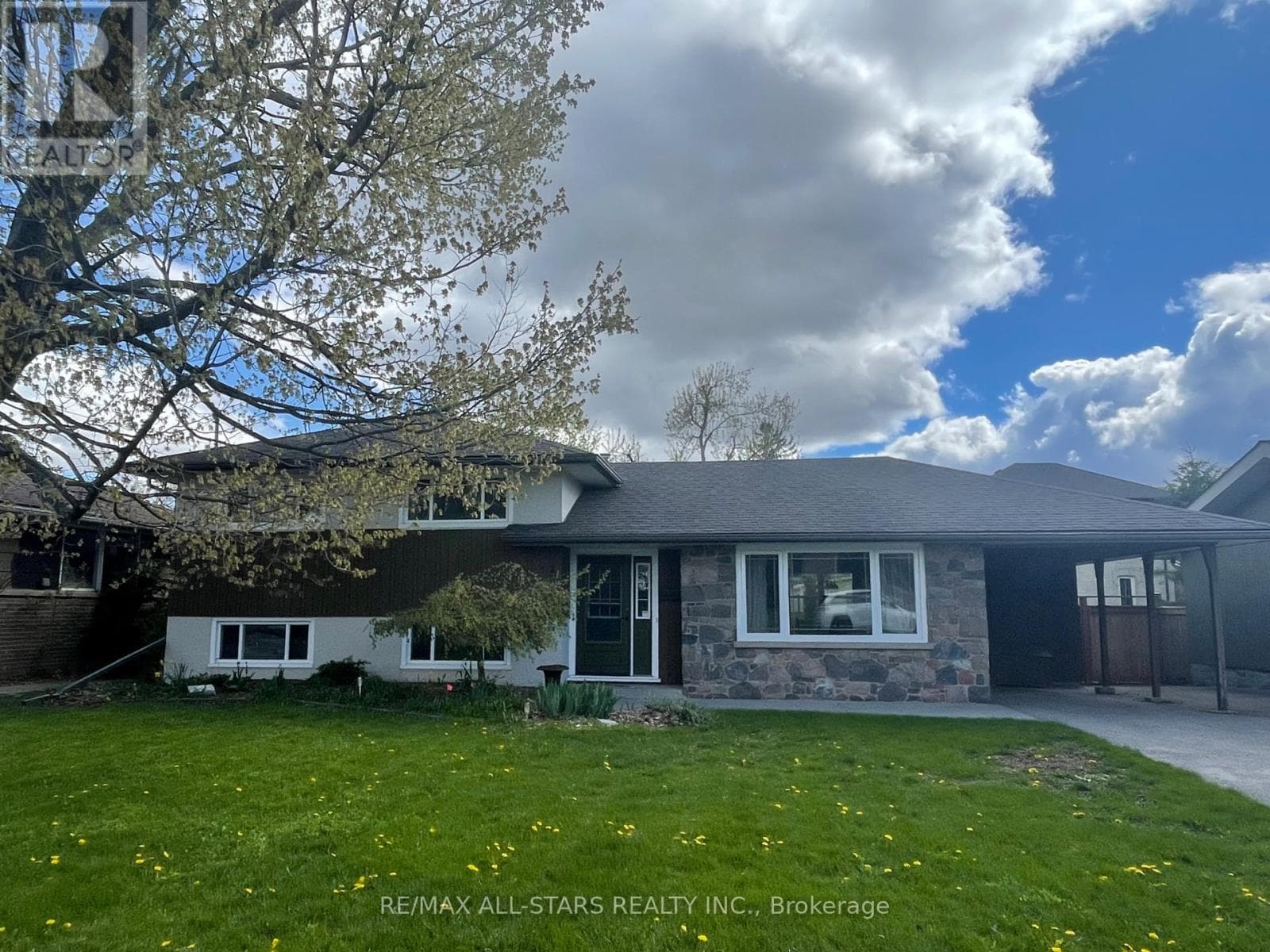 112 ADELAIDE STREET N, Central Lakes — photo 2