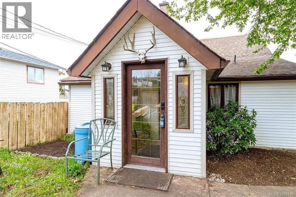 451 IRWIN STREET, Vancouver Island — photo 2
