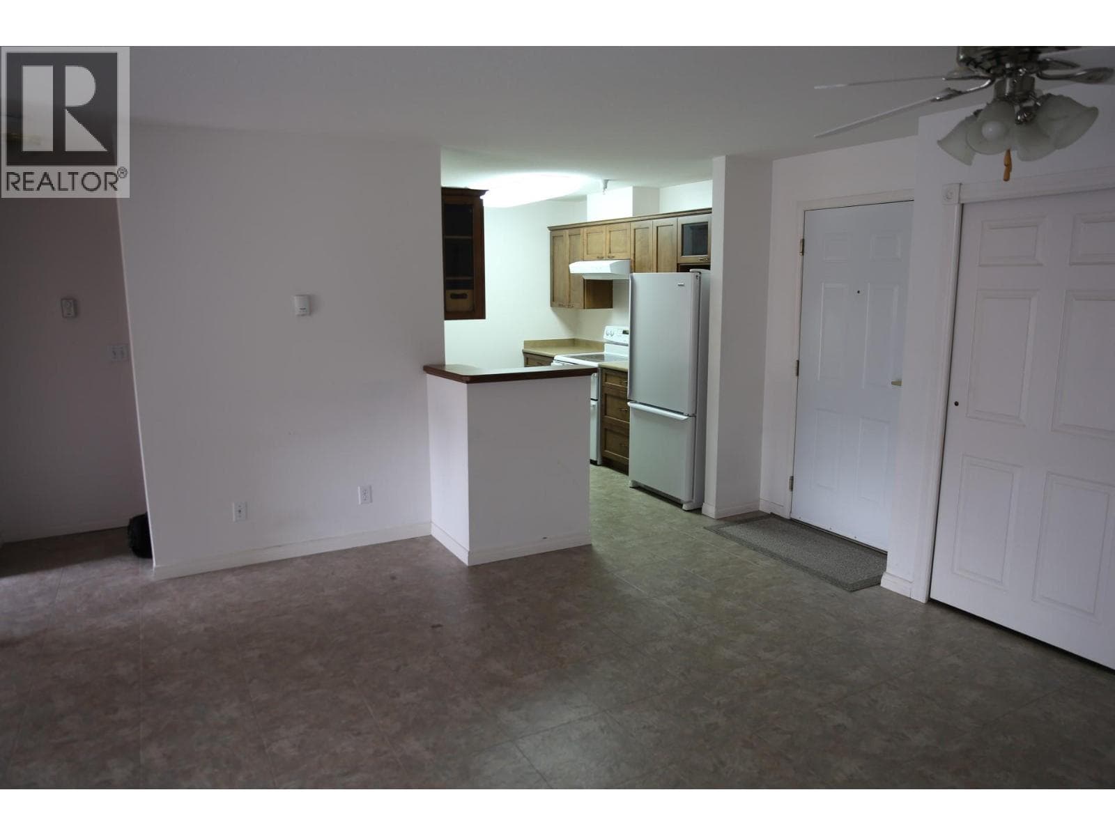 360 Battle Street Unit# 302, Interior REALTORS® — photo 2