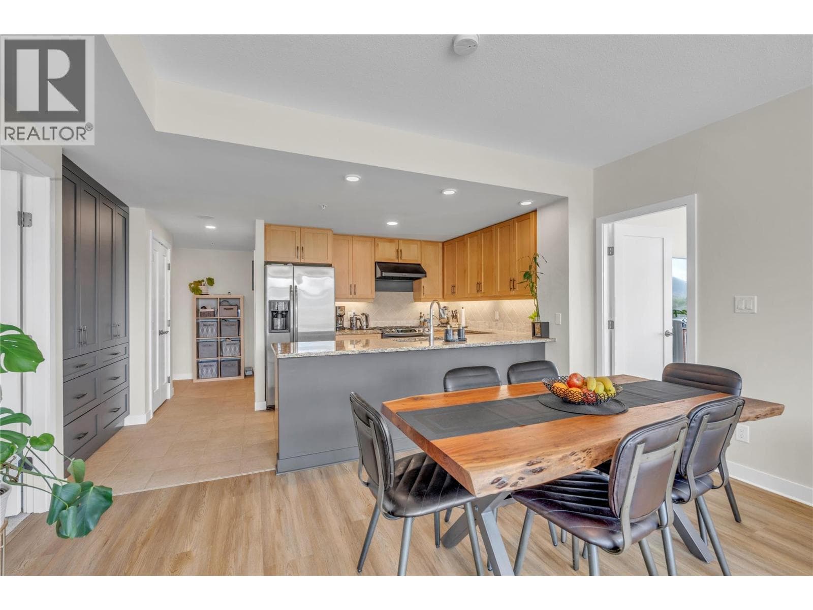 160 Lakeshore Drive Unit# 1006, Interior REALTORS® — photo 3
