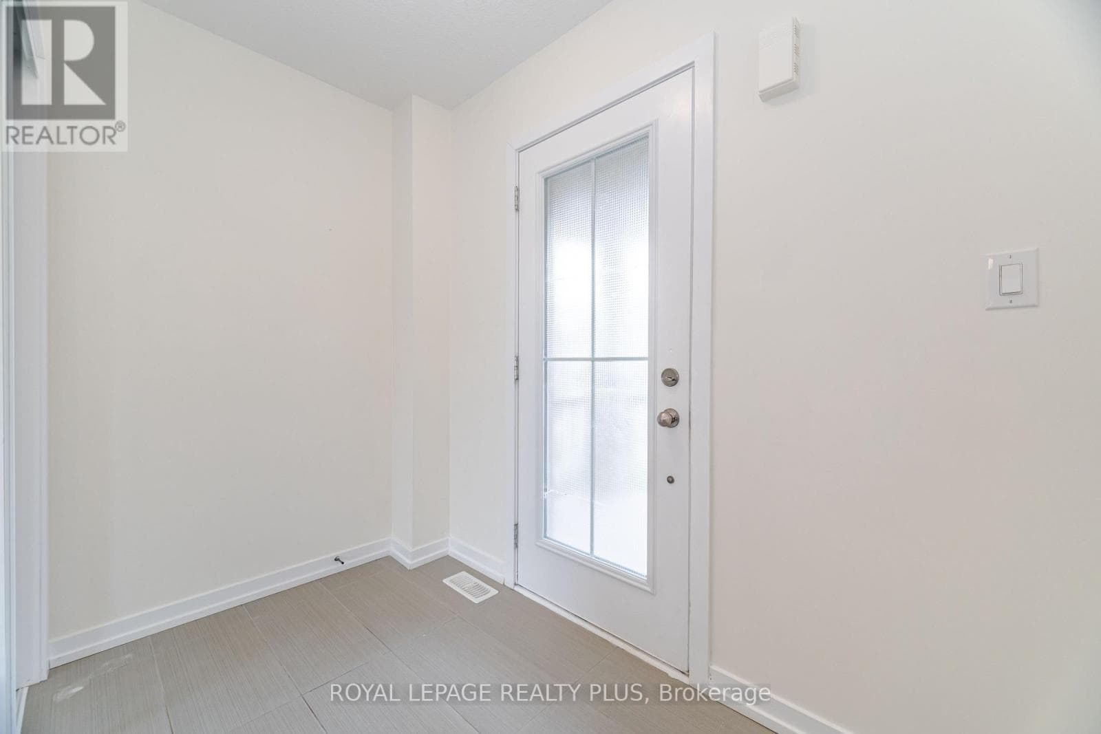 12 PAGEBROOK CRESCENT, Toronto — photo 4