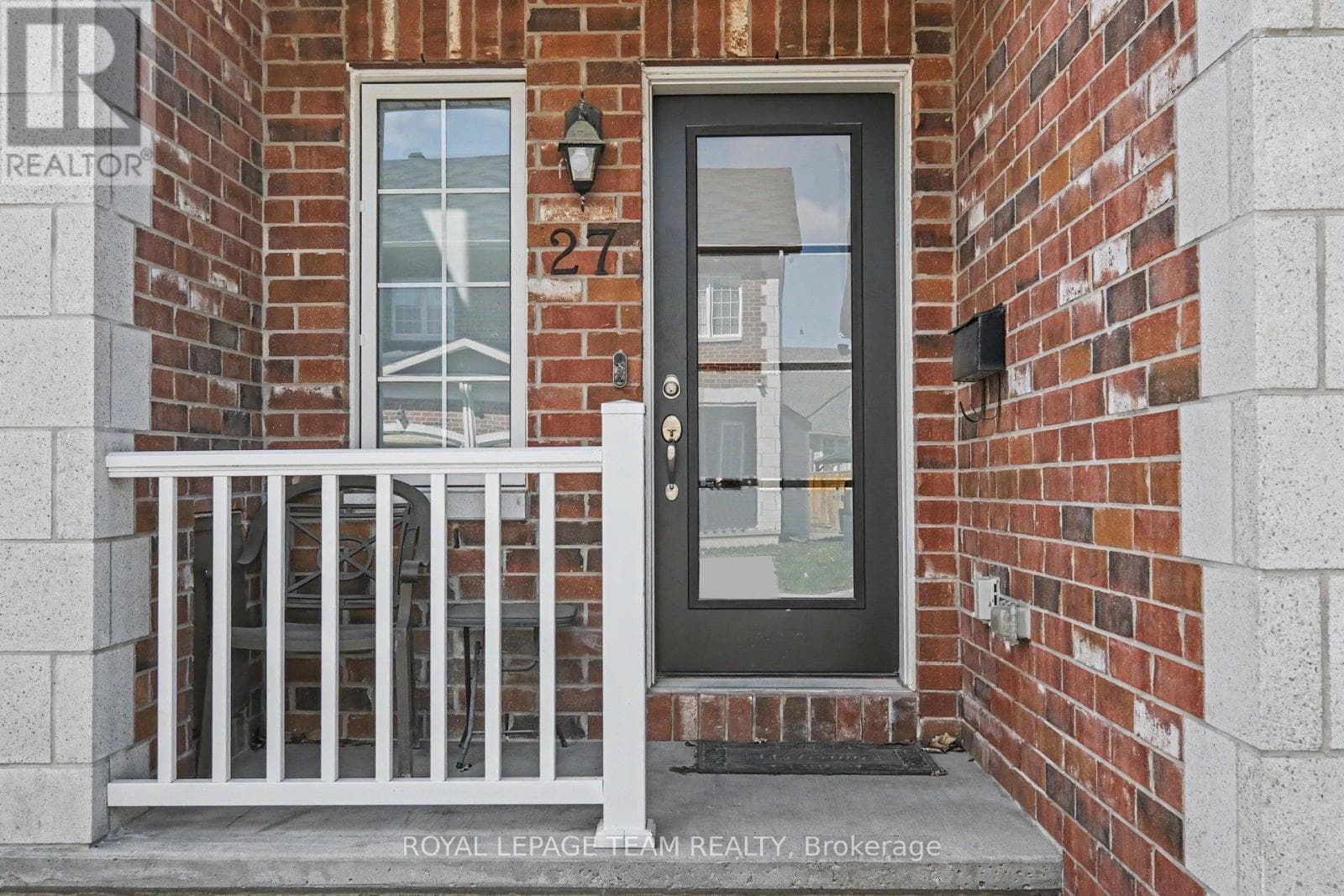 27 DUNDALK PRIVATE, Ottawa — photo 3
