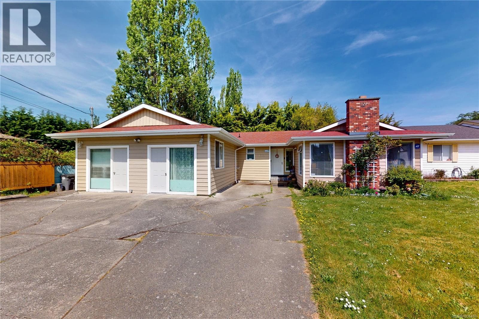 1382 MCKENZIE AVENUE, Victoria — photo 2