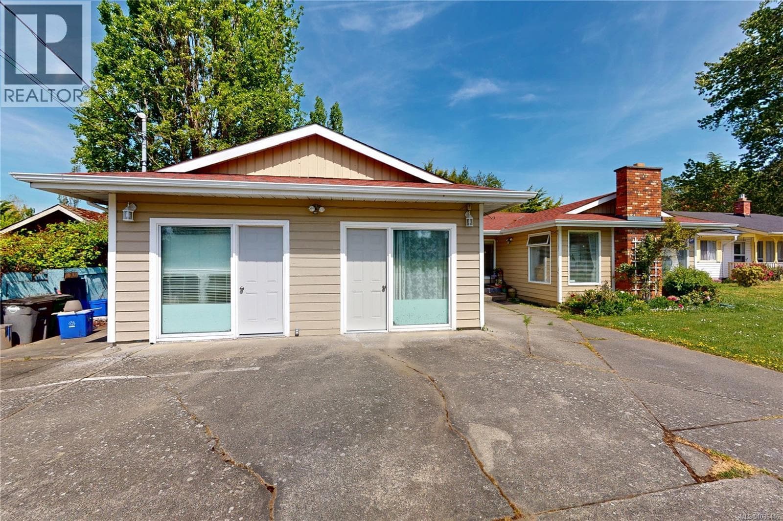 1382 MCKENZIE AVENUE, Victoria — photo 3