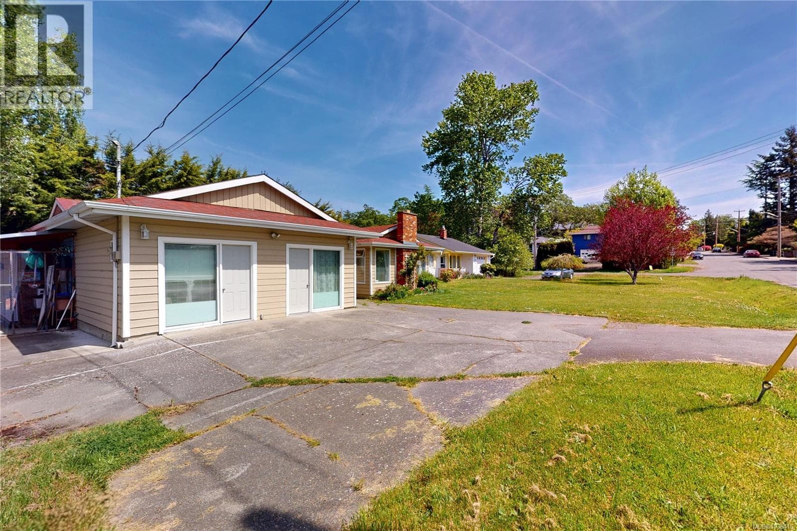 1382 MCKENZIE AVENUE, Victoria — photo 4