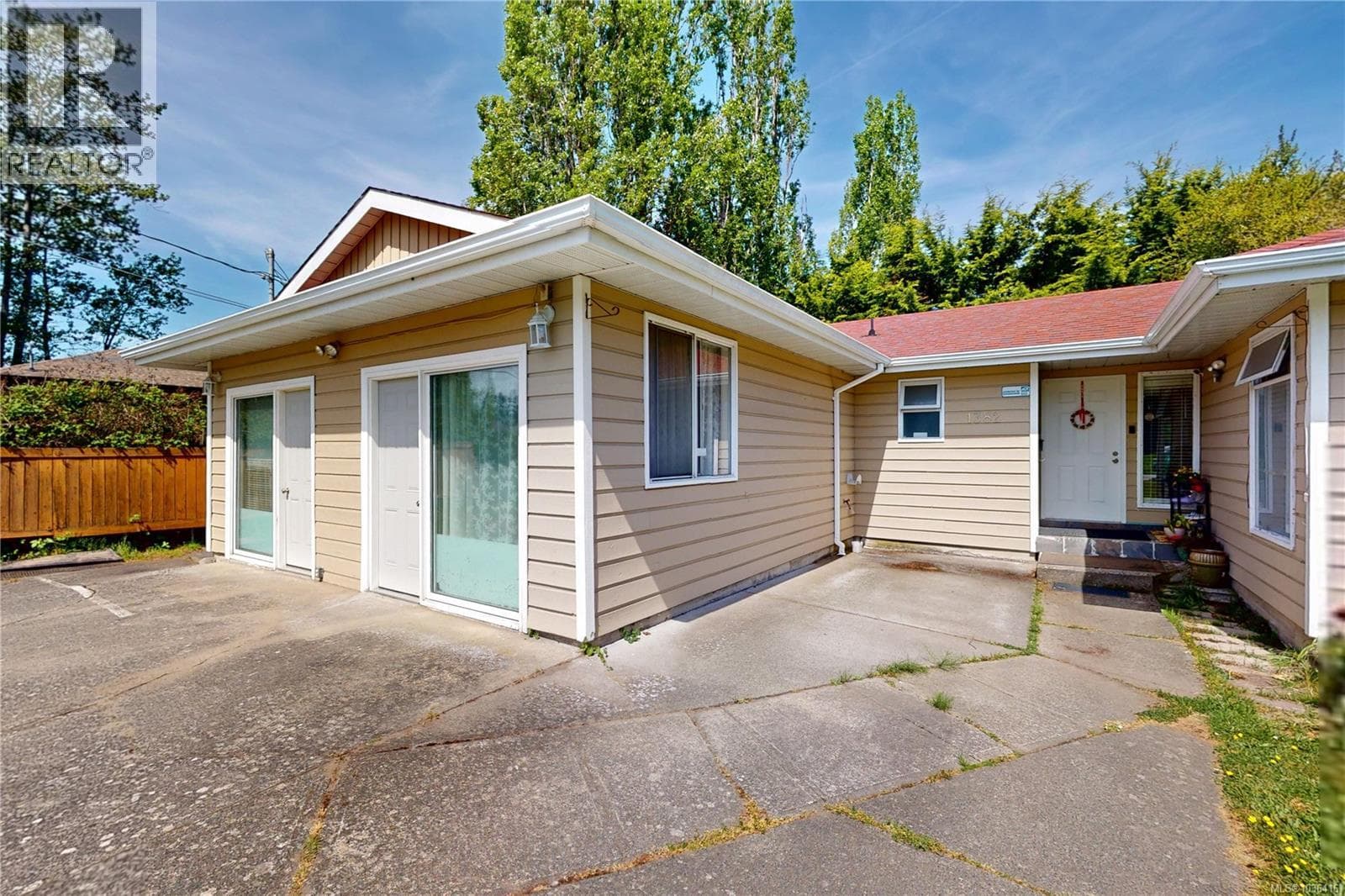 1382 MCKENZIE AVENUE, Victoria — photo 5