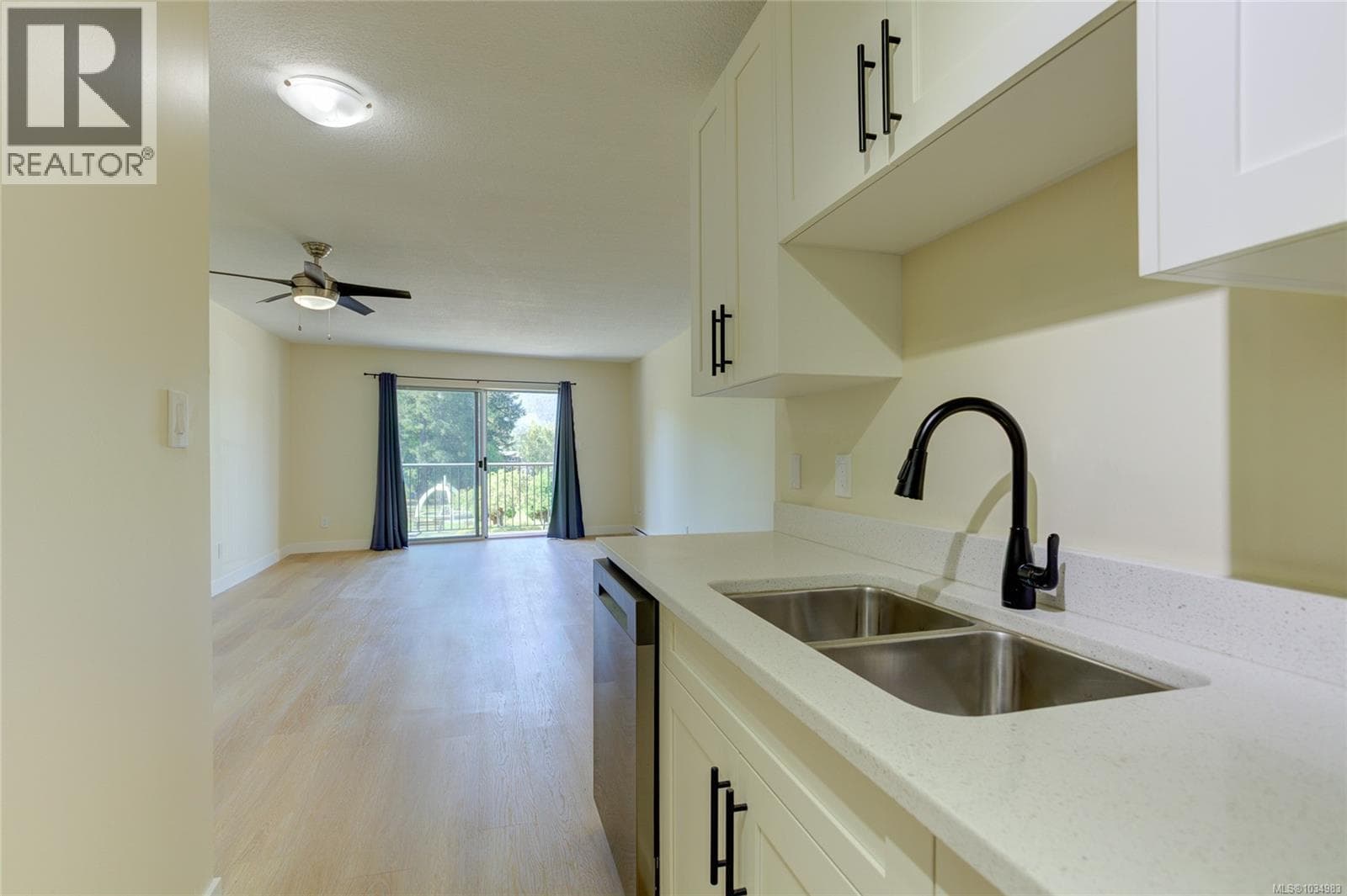 103 40 Stanley Rd, Vancouver Island — photo 5