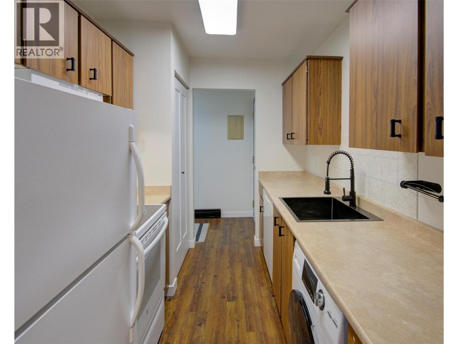 3704 27 Avenue Unit# 108, Interior REALTORS® — photo 4