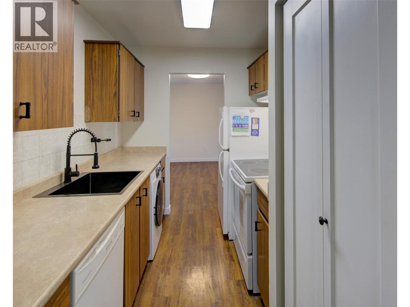 3704 27 Avenue Unit# 108, Interior REALTORS® — photo 5