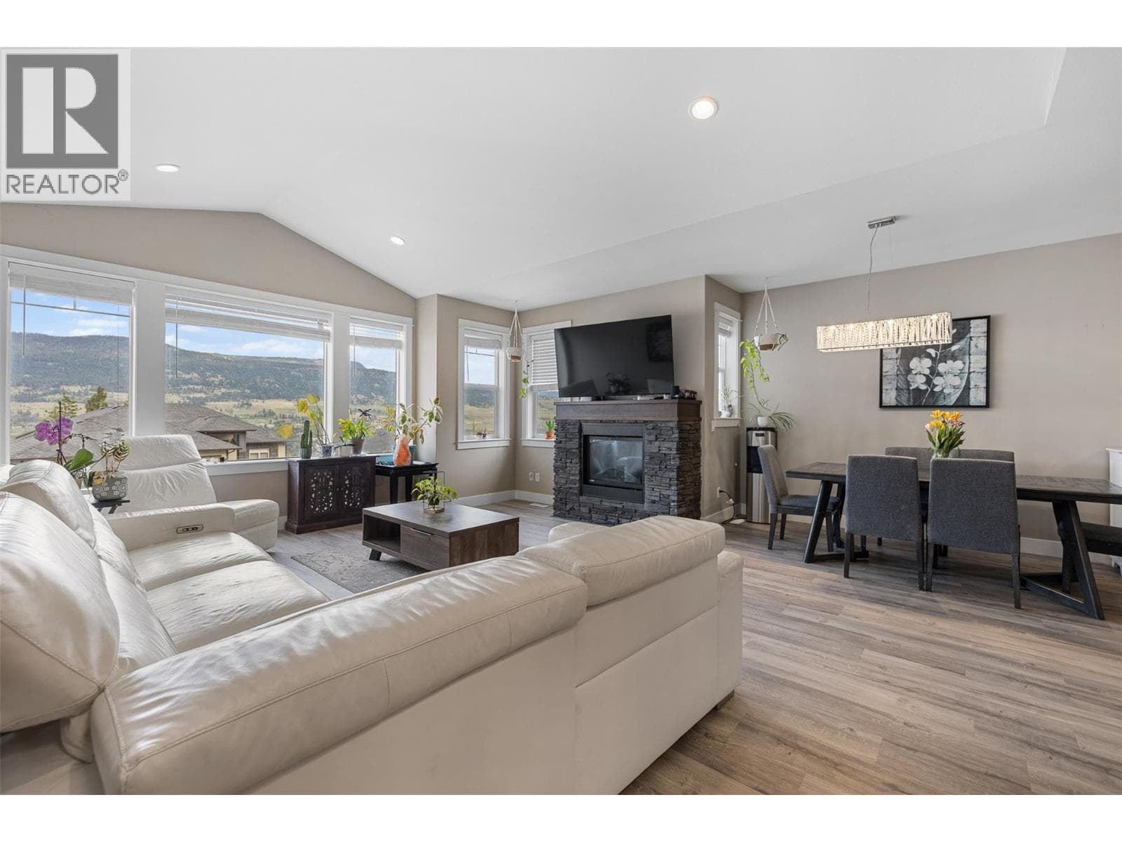 13272 Shoreline Drive, Interior REALTORS® — photo 2