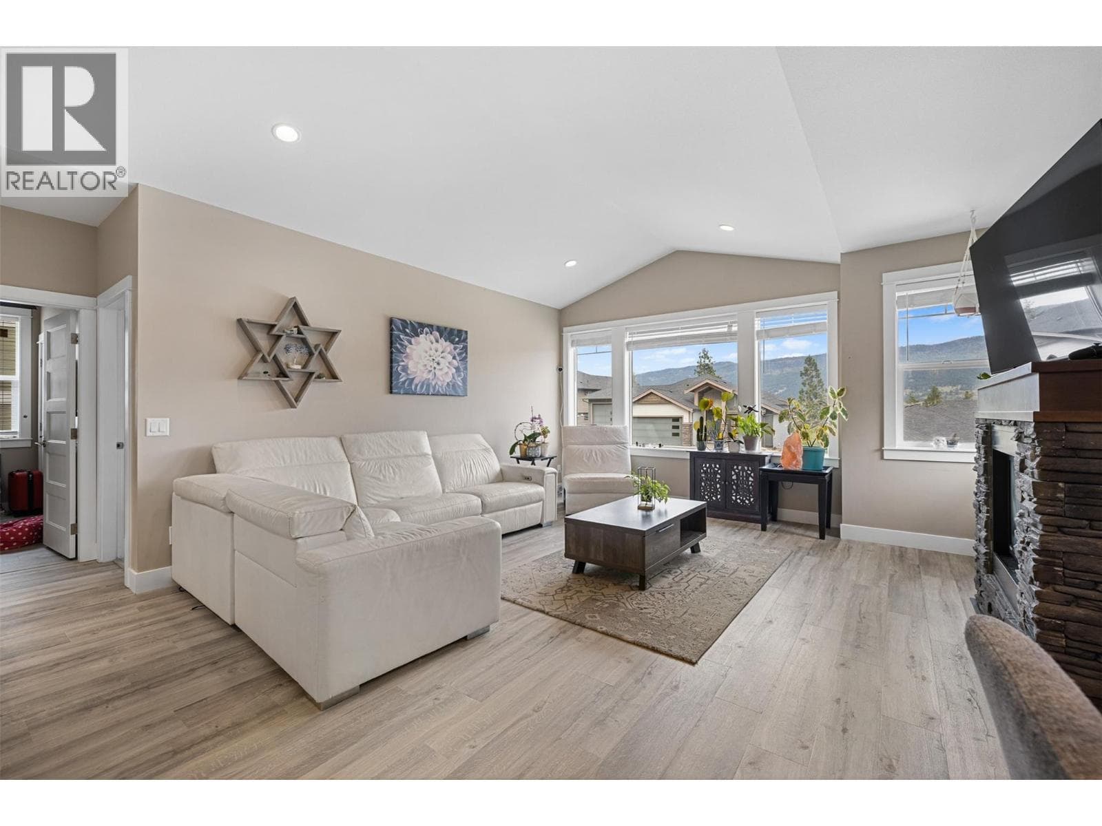 13272 Shoreline Drive, Interior REALTORS® — photo 3