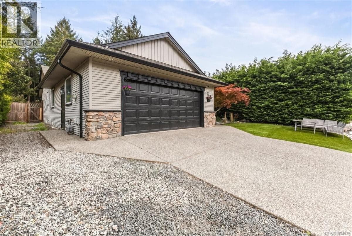 2786 TAMARA DRIVE, Vancouver Island — photo 5