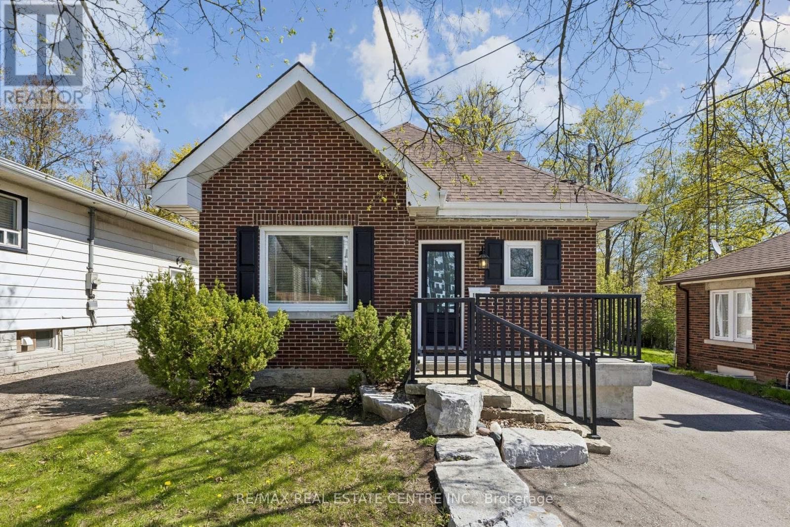 194 SILVERCREEK PARKWAY SOUTH, Toronto — photo 2