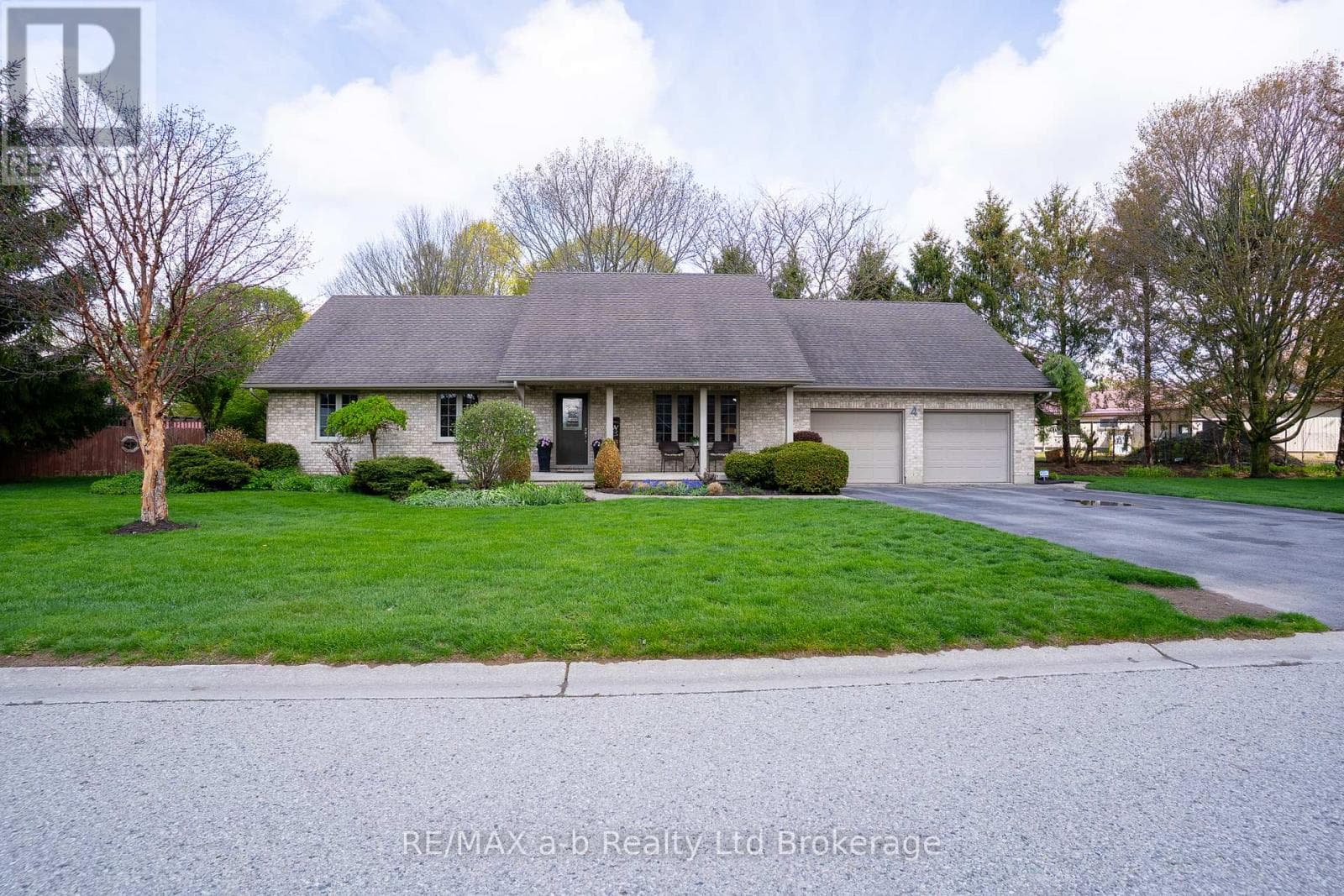 4 OTTERVIEW DRIVE in 