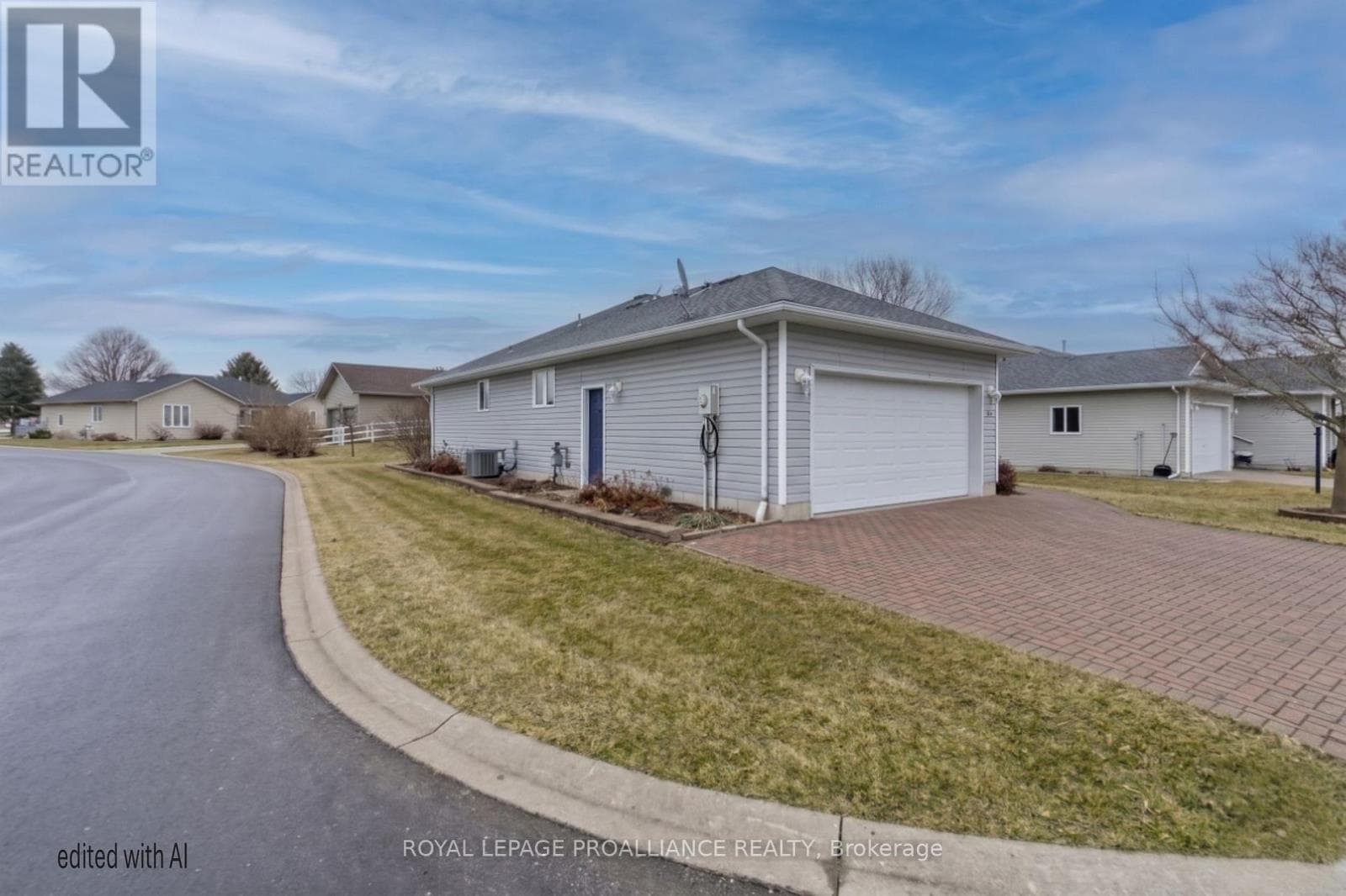 94 SANDBANKS COURT, Central Lakes — photo 4