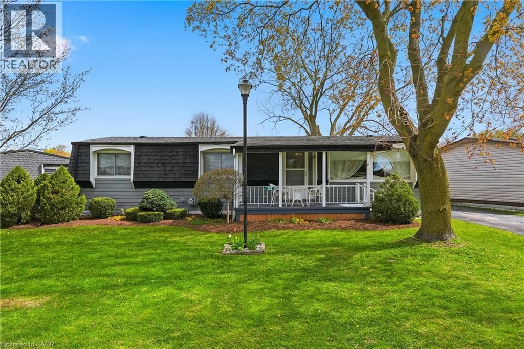 33 FAIRVIEW Crescent in 