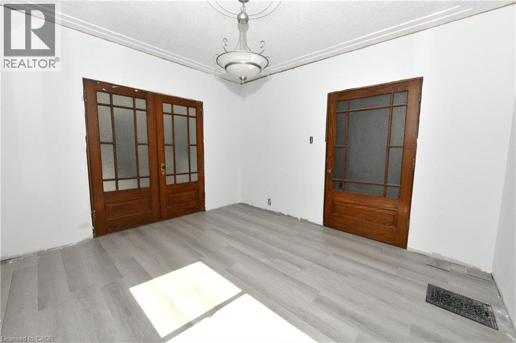 540 WELLINGTON Avenue S, Cornerstone — photo 4