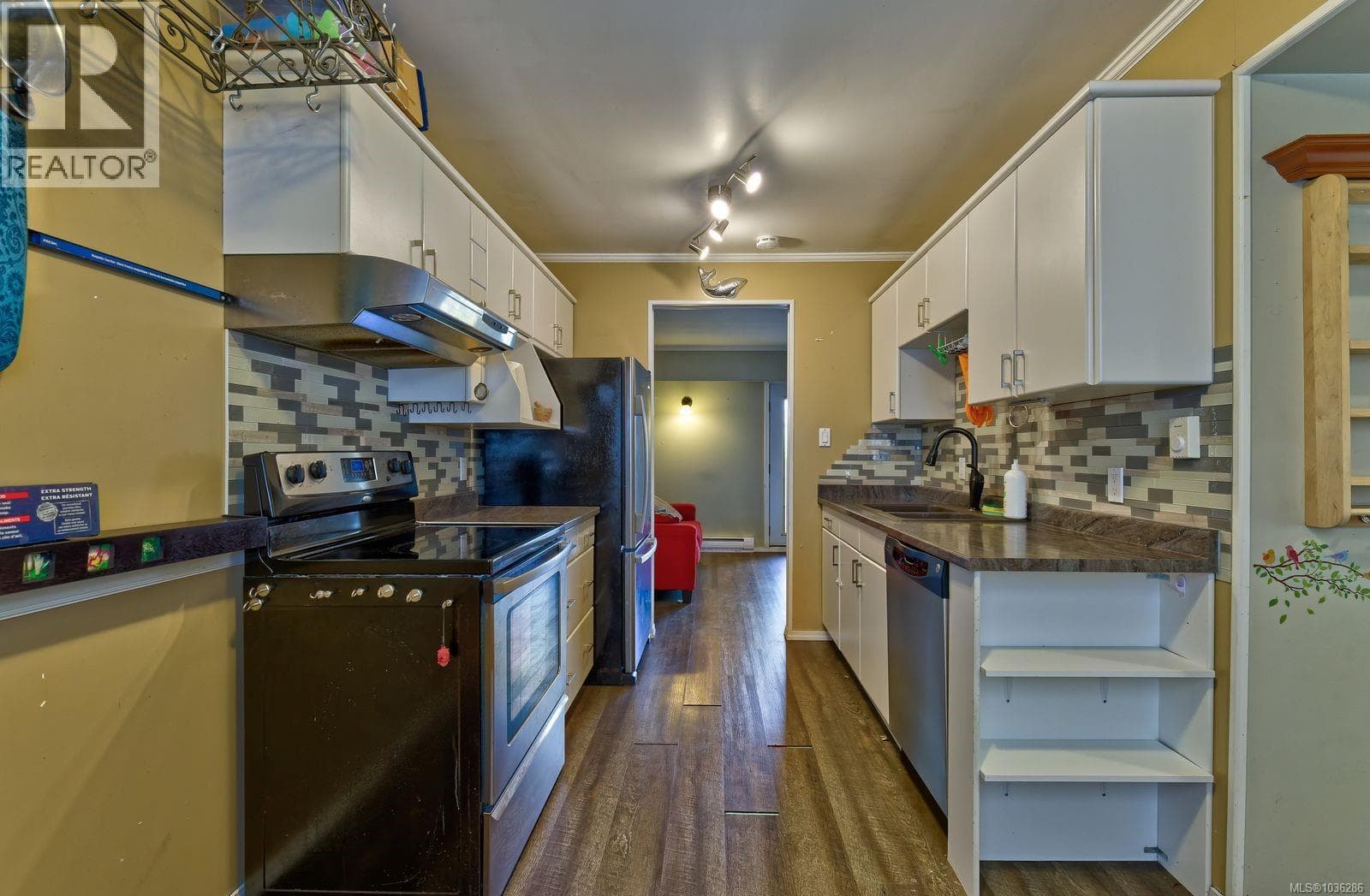 8 721 Malone Rd in