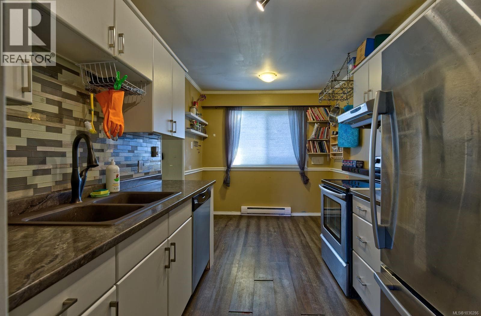 8 721 Malone Rd, Vancouver Island — photo 2