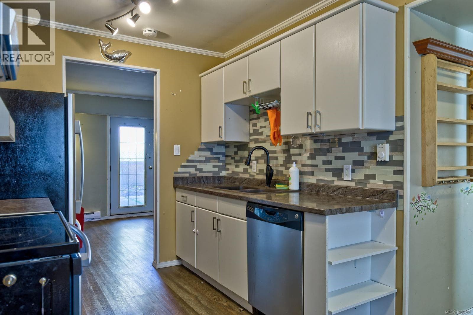 8 721 Malone Rd, Vancouver Island — photo 4