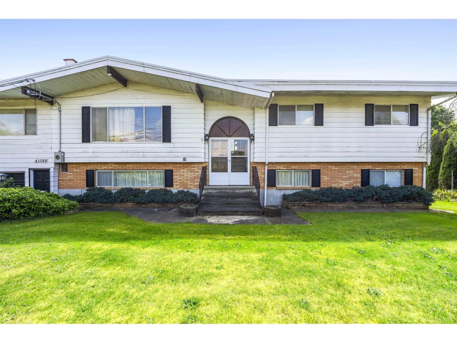 41588 YARROW CENTRAL ROAD, Yarrow, Chilliwack — photo 2