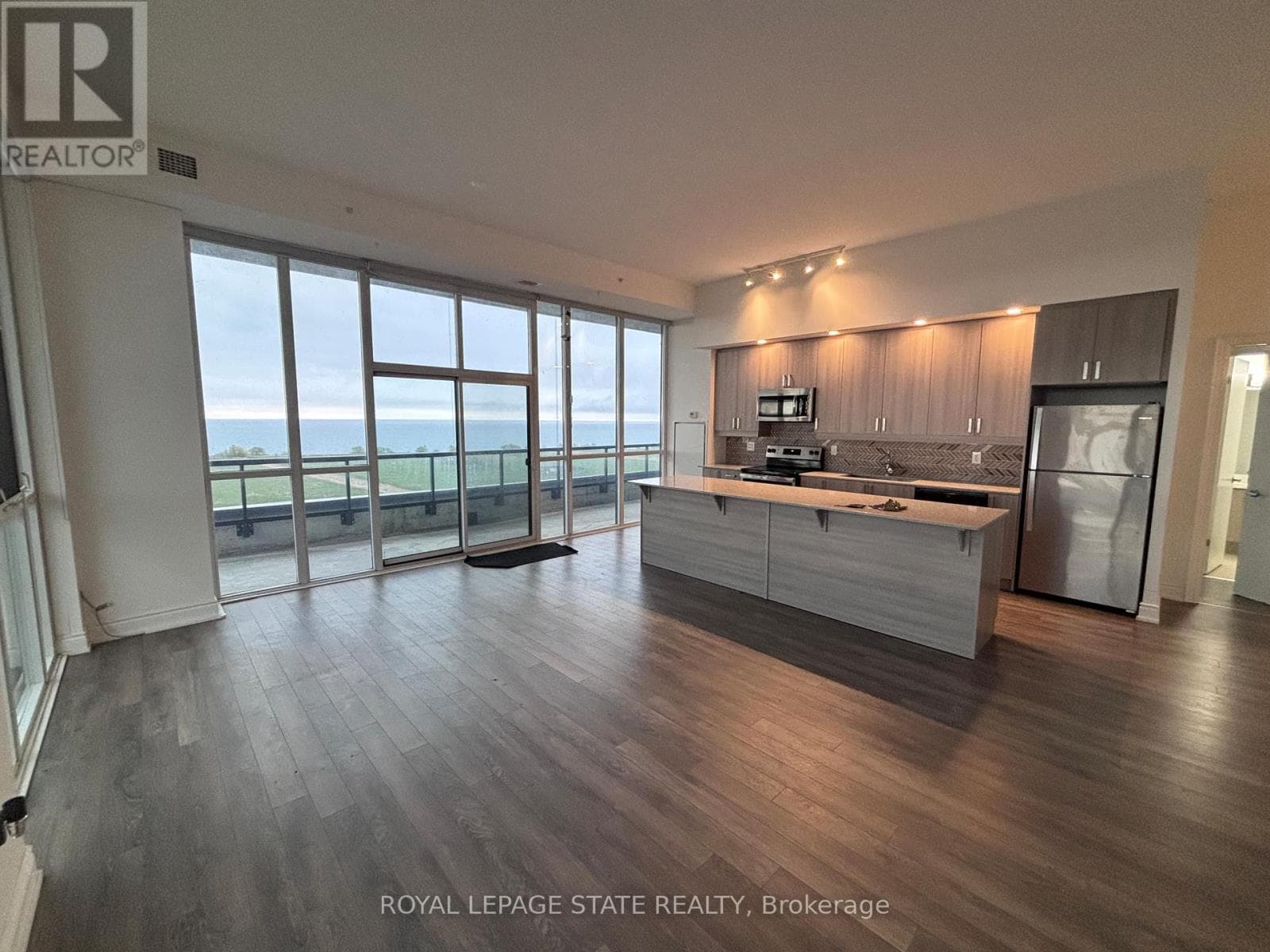 550 NORTH SERVICE Road Unit# 905, Toronto — photo 2