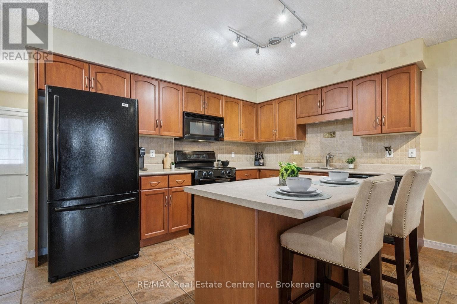 210 DAWN Avenue Unit# 38, OnePoint — photo 4