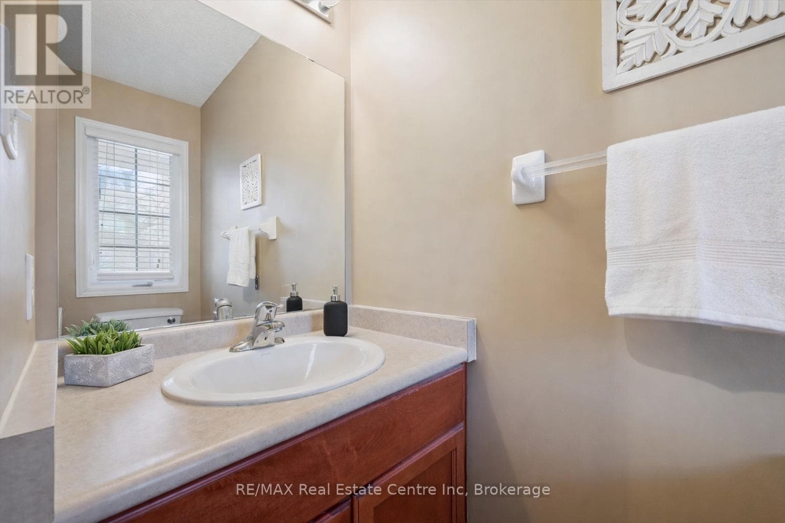 210 DAWN Avenue Unit# 38, OnePoint — photo 5