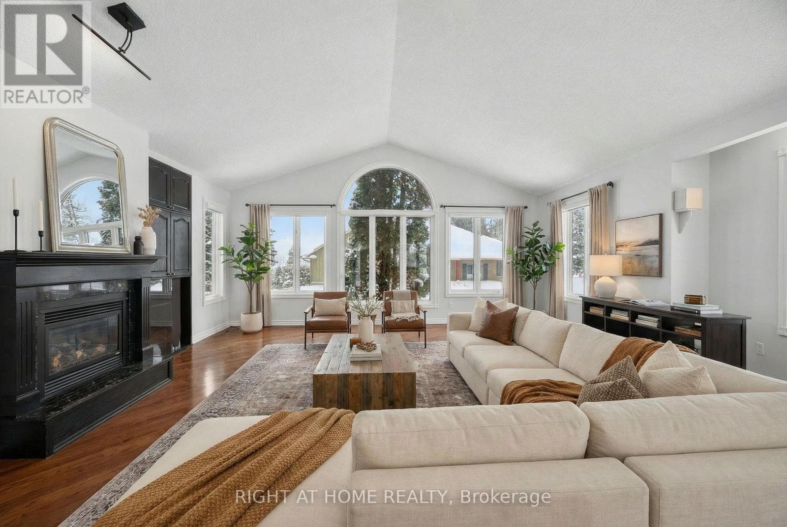 54 HIGHLAND DRIVE, Toronto — photo 3