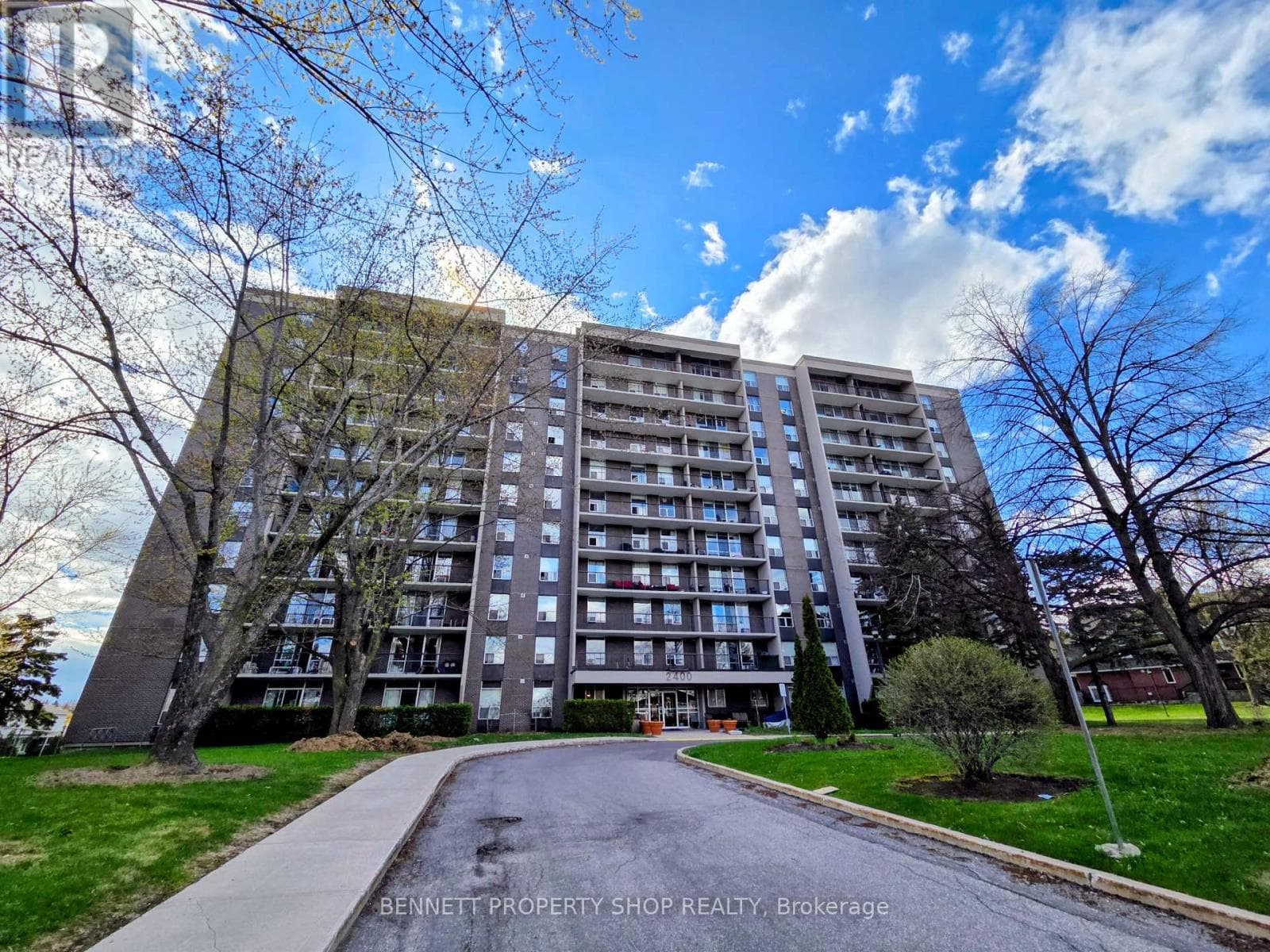 1007 - 2400 VIRGINIA DRIVE in PLAYFAIR PARK - GUILDWOOD ESTATES