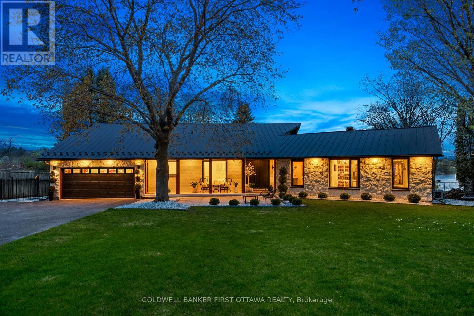 1060 RIVER ROAD in MANOTICK