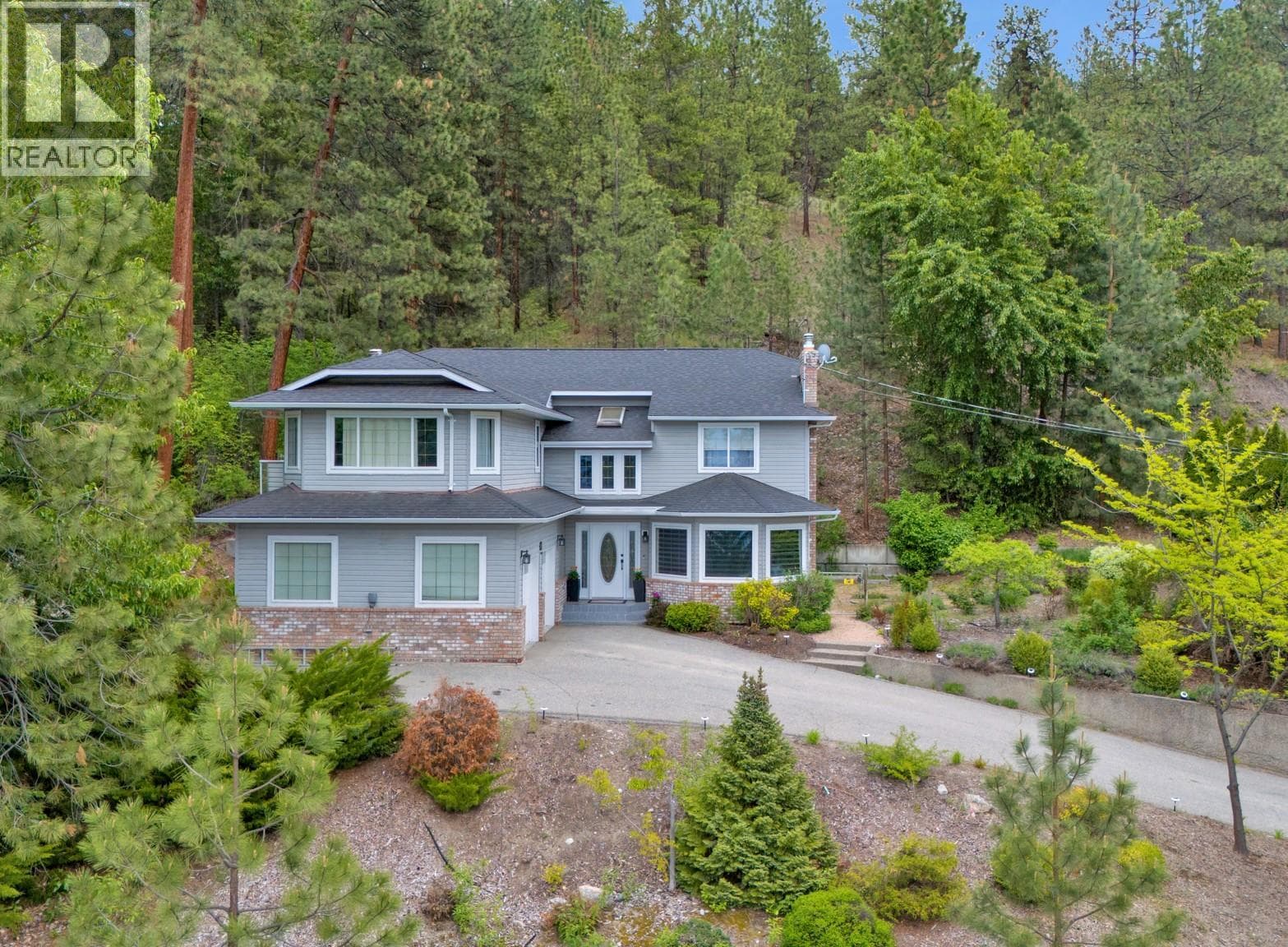 3257 JUNIPER Drive, Interior REALTORS® — photo 2