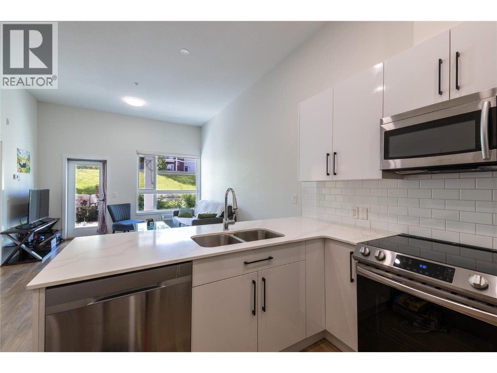 1880 HUGH ALLAN Drive Unit# 107, Interior REALTORS® — photo 2