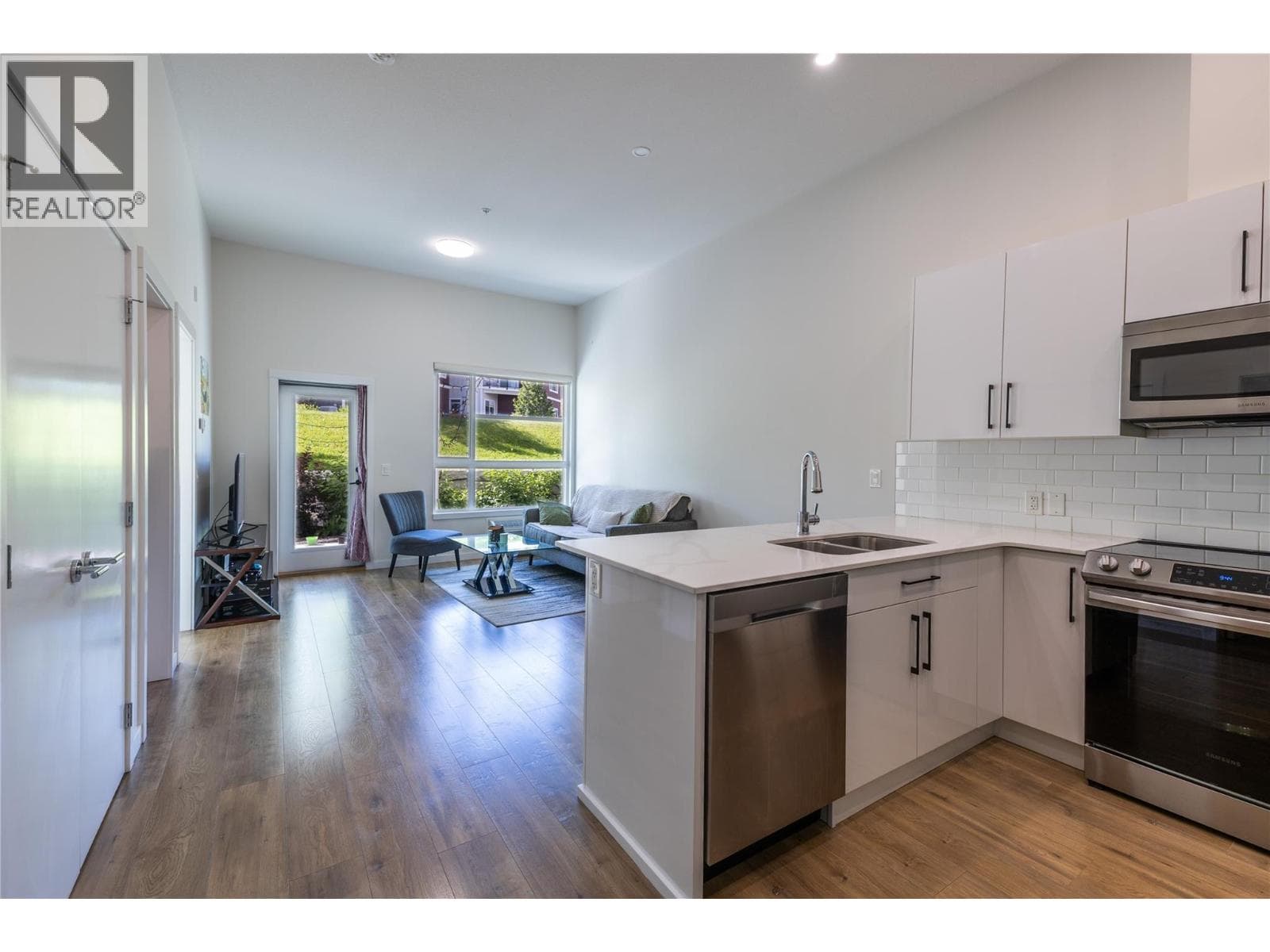 1880 HUGH ALLAN Drive Unit# 107, Interior REALTORS® — photo 3