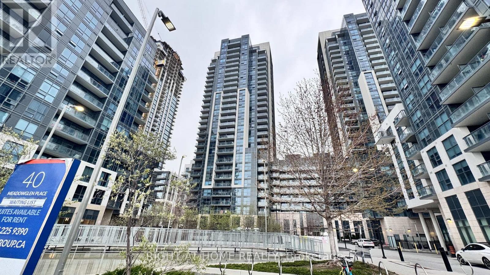824 - 20 MEADOWGLEN PLACE in Golfdale-Cedarbrae-Woburn