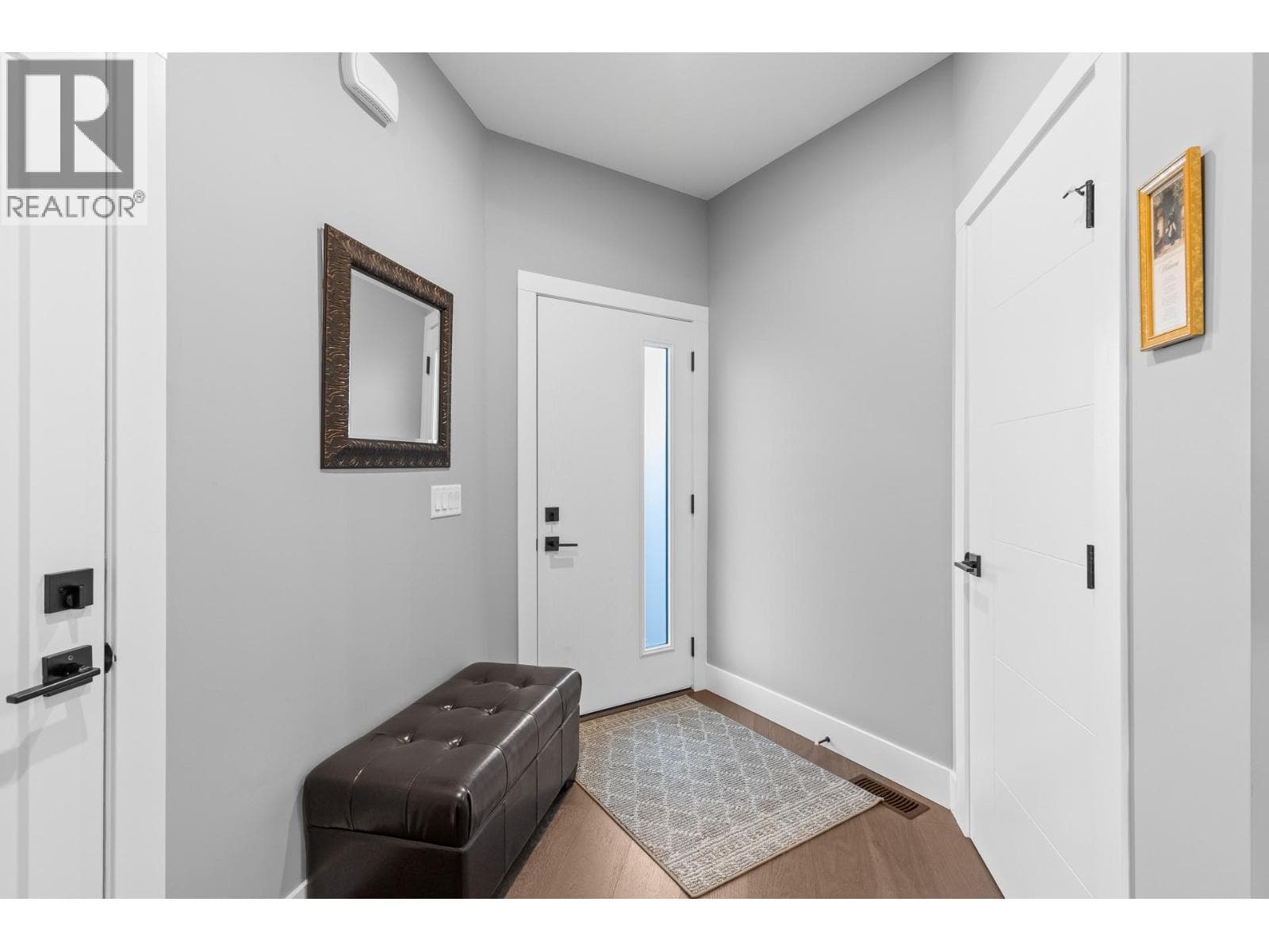3763 St. James Drive, Interior REALTORS® — photo 4