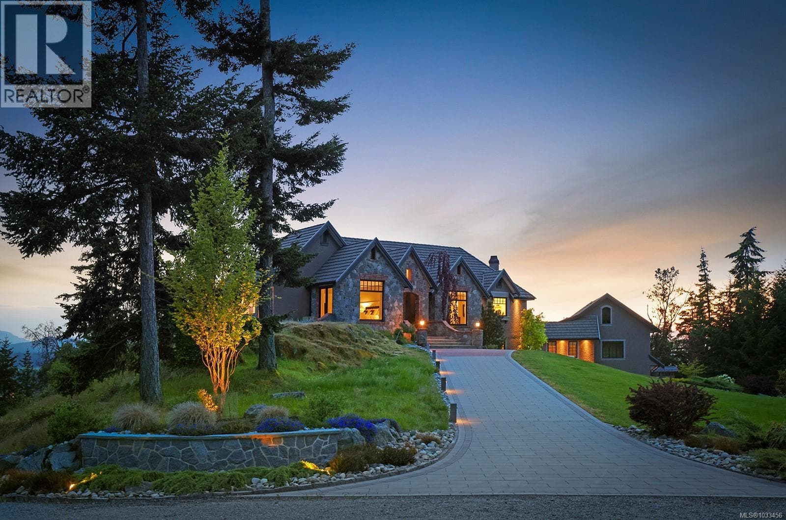 1790 Claudet Rd, Vancouver Island — photo 2