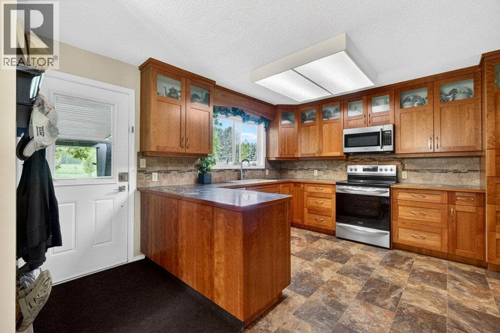 3930 10 Avenue NE, Interior REALTORS® — photo 5