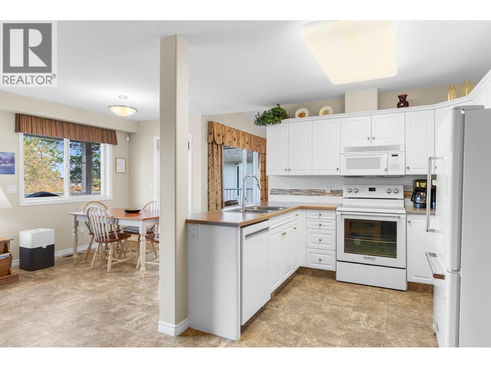 3849 GLEN CANYON DRIVE, Interior REALTORS® — photo 3