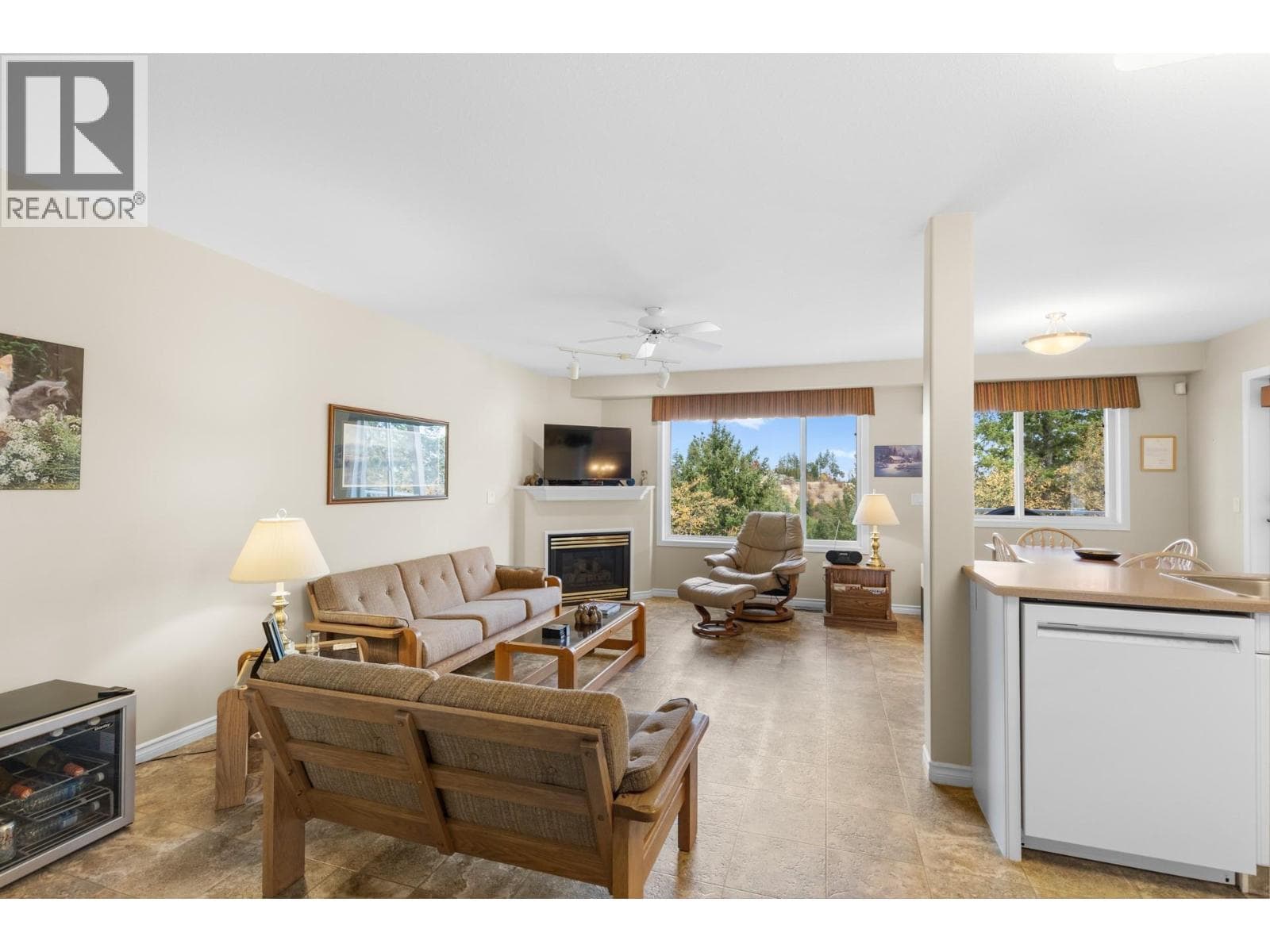 3849 GLEN CANYON DRIVE, Interior REALTORS® — photo 4