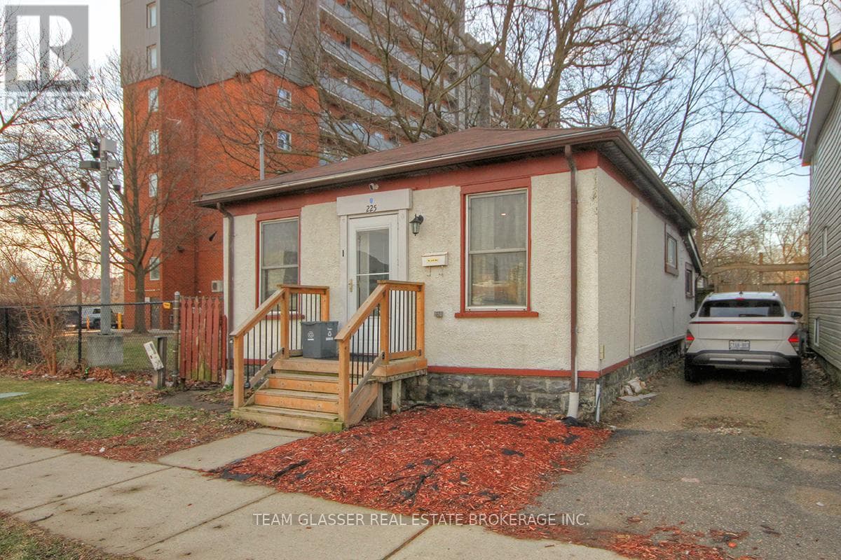 225 SIMCOE STREET, London and St. Thomas — photo 2