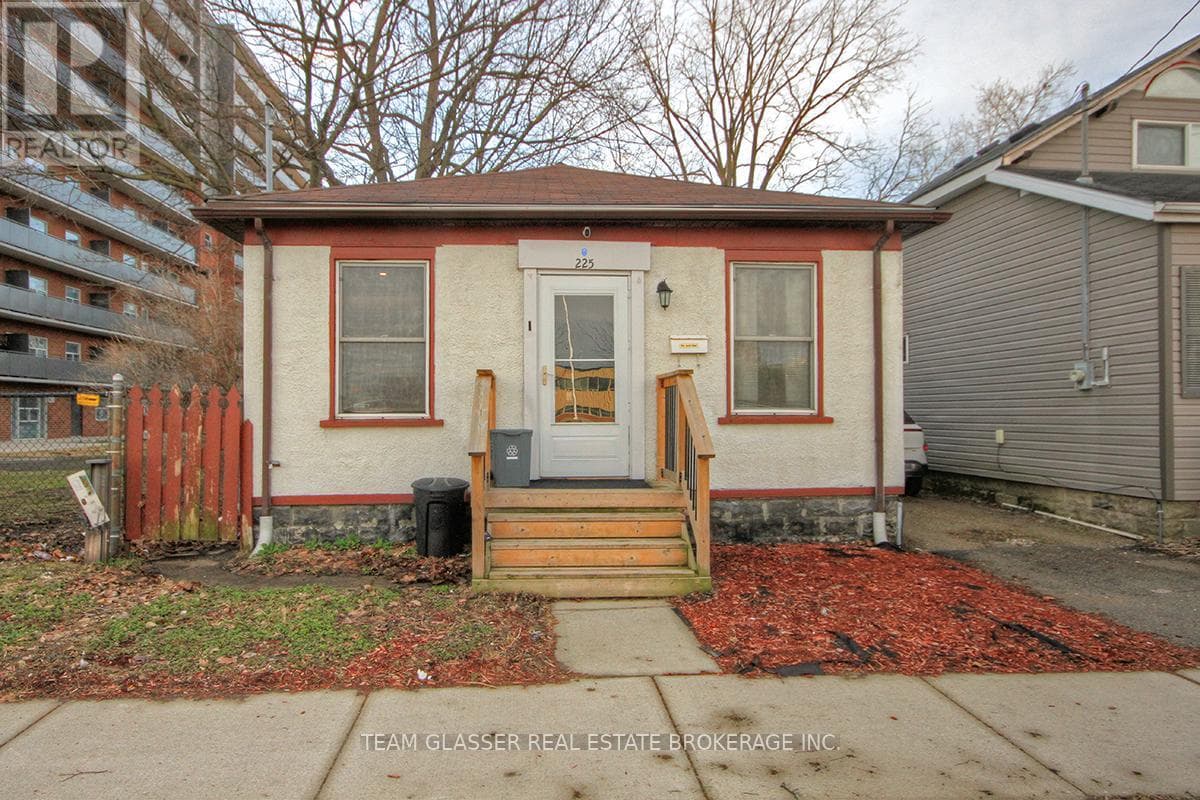 225 SIMCOE STREET, London and St. Thomas — photo 3