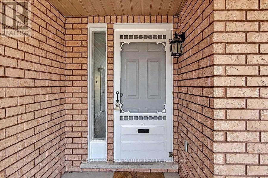 9 SYDENHAM WELLS, Toronto — photo 2