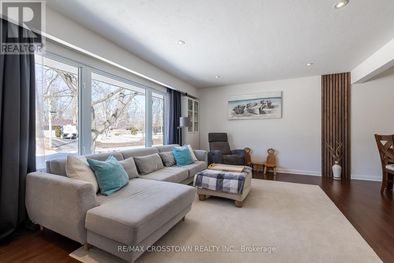 11 CASTLE DRIVE, Toronto — photo 4